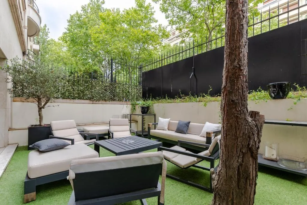 Passy Ranelagh Superbe Appartement Avec Terrasse Париж
